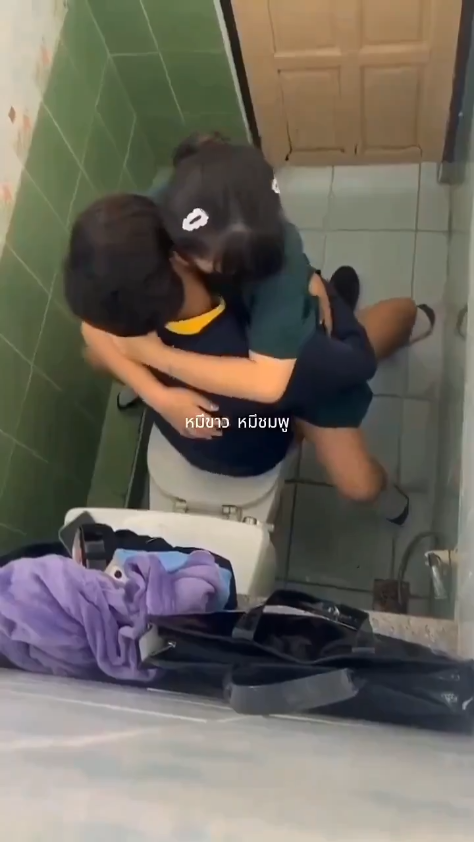 Cewek Thailand Saling Ngentot di Toilet