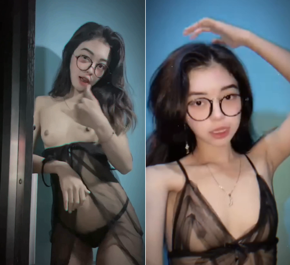 Cewek Tubuhnya Enak Pakai Kacamata Sangat Mesum