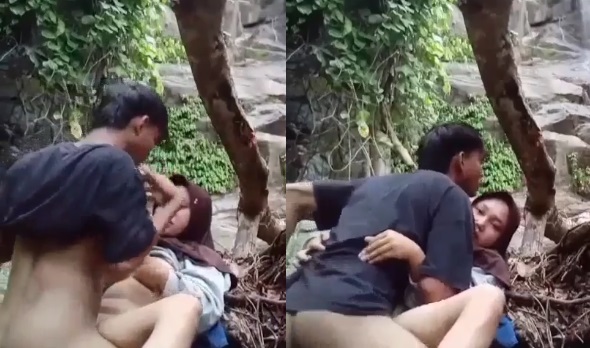 Bokep Terbaru – Pasangan Mesra Ngentot di Air Terjun, Cewek Muncrat Ketagihan